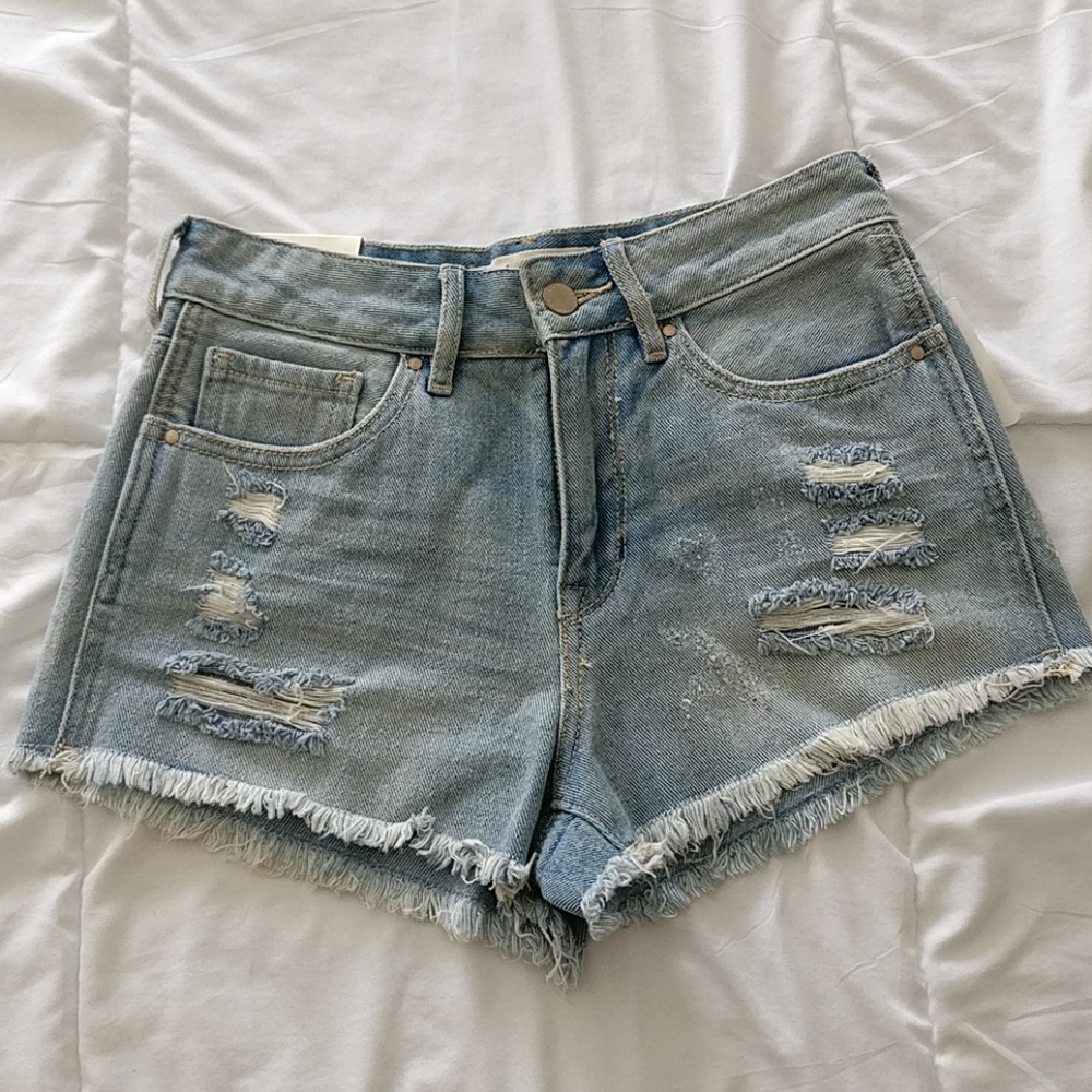 3$20🎈 Bullhead high-rise distress shorts